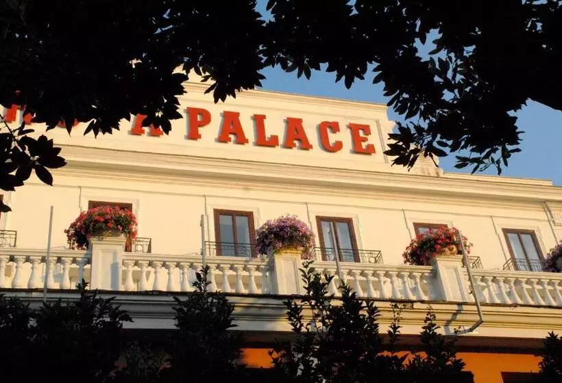اتاق استاندارد با چشم‌انداز دریا, Grand Hotel Europa Palace