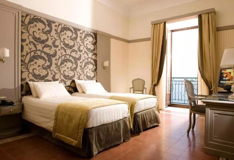 اتاق استاندارد با چشم‌انداز دریا, Grand Hotel Europa Palace