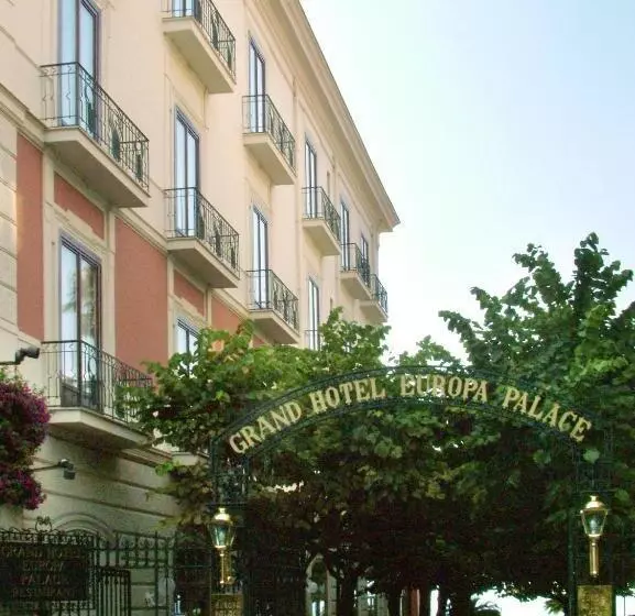 اتاق اساندارد با چشم‌انداز جانبی به دریا, Grand Hotel Europa Palace