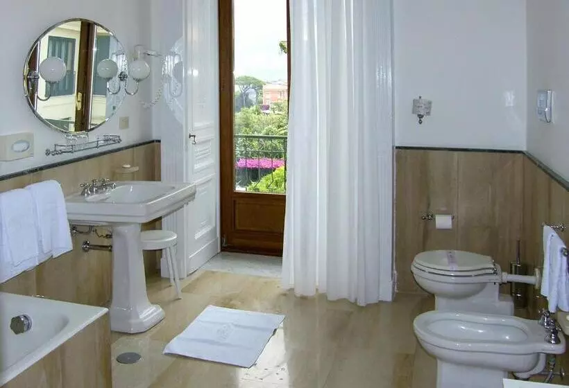 سوییت جونیور با چشم‌انداز دریا, Grand Hotel Europa Palace