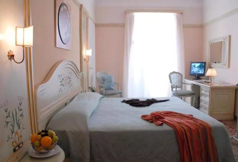 اتاق استاندارد با چشم‌انداز شهر, Grand Hotel Europa Palace