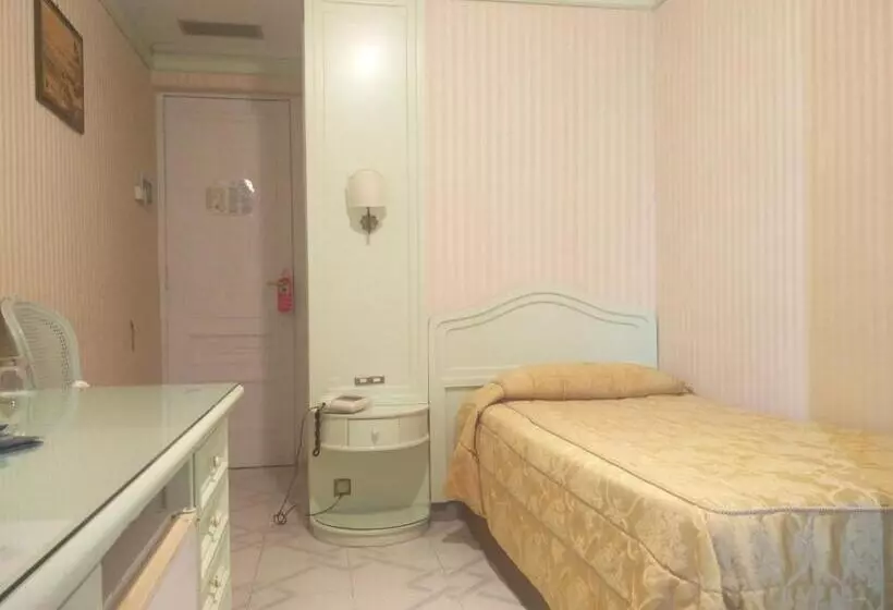 اتاق استاندارد یک نفره, Grand Hotel Europa Palace