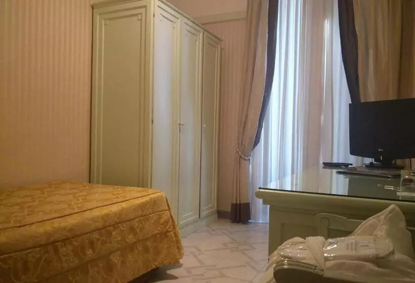 اتاق استاندارد یک نفره, Grand Hotel Europa Palace