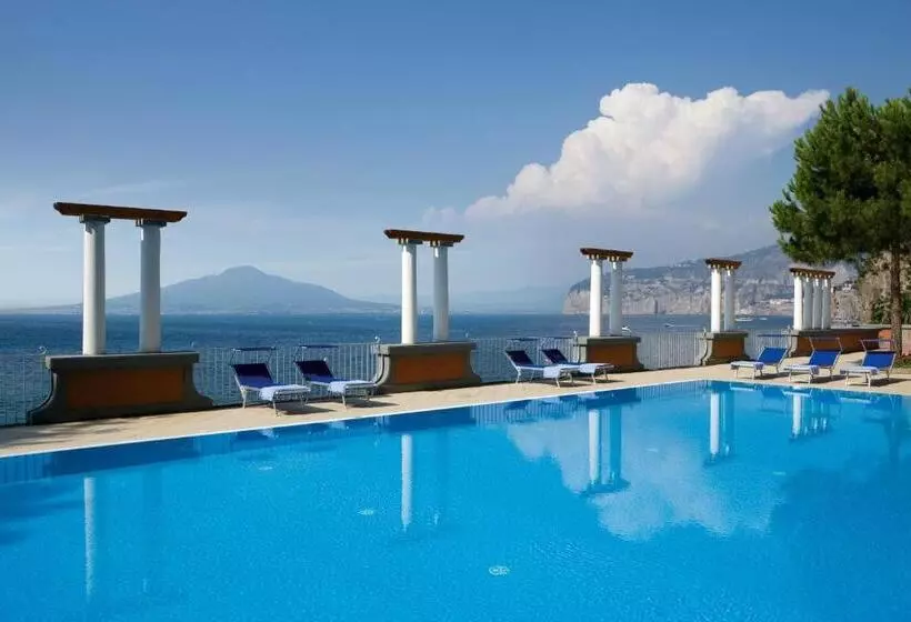 سوییت با چشم‌انداز دریا, Grand Hotel Europa Palace