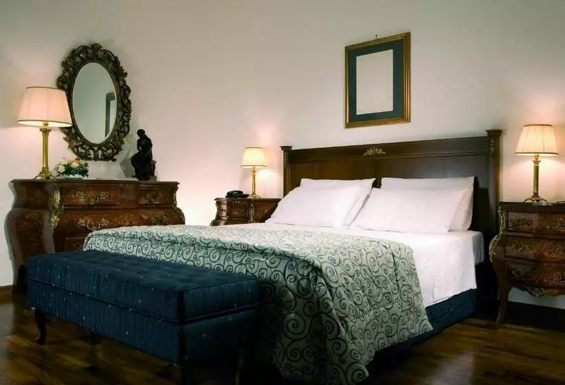 سوییت با چشم‌انداز دریا, Grand Hotel Europa Palace