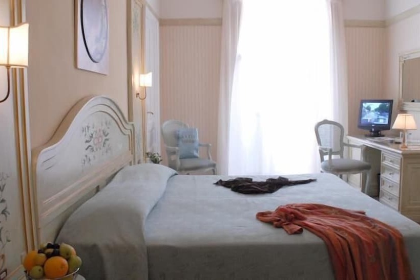 غرفة قياسية مطلة على المدينة, Grand Hotel Europa Palace