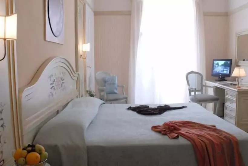اتاق استاندارد با چشم‌انداز شهر, Grand Hotel Europa Palace
