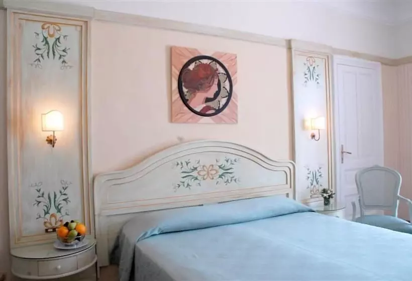 اتاق استاندارد با چشم‌انداز شهر, Grand Hotel Europa Palace