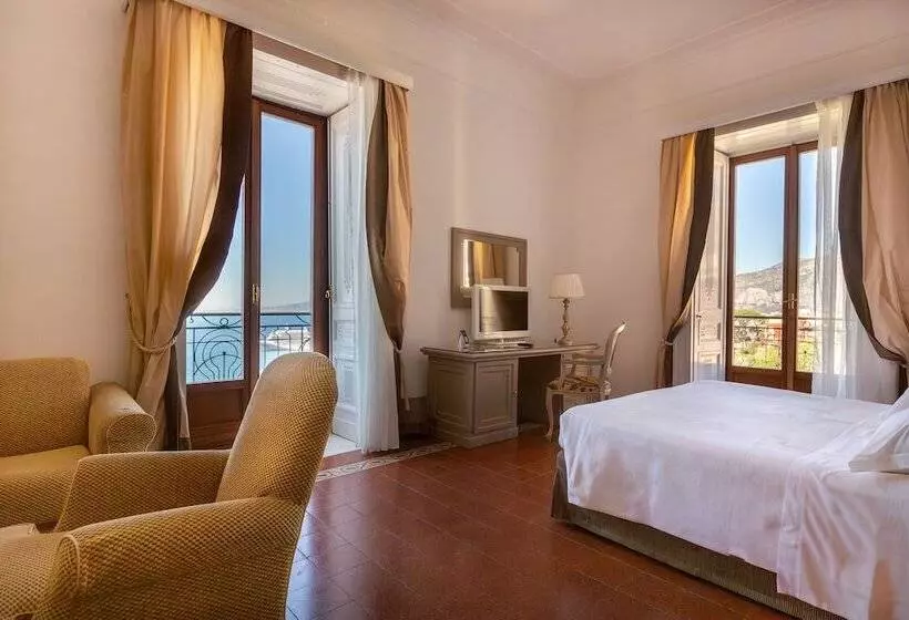 سوییت جونیور با چشم‌انداز دریا, Grand Hotel Europa Palace