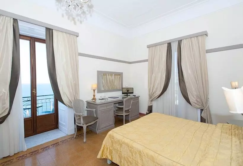 سوییت جونیور با چشم‌انداز دریا, Grand Hotel Europa Palace