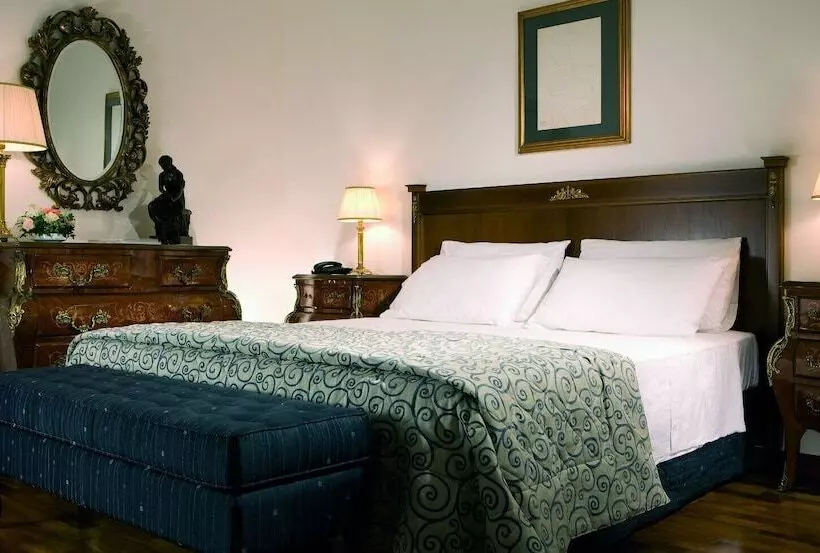سوییت با چشم‌انداز دریا, Grand Hotel Europa Palace
