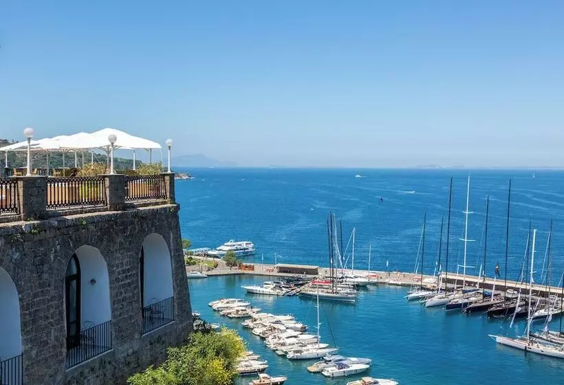 سوییت با چشم‌انداز دریا, Grand Hotel Europa Palace