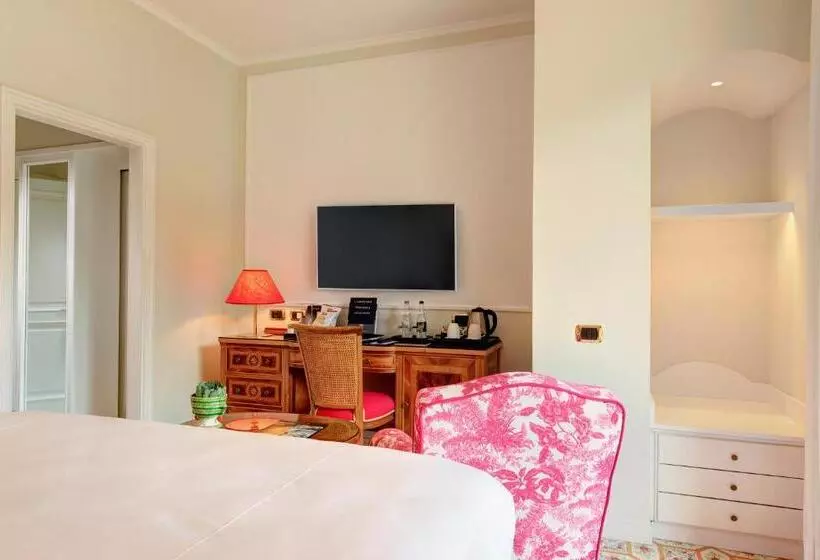 اتاق کلاسیک با چشم‌انداز شهر, Grand Hotel Royal