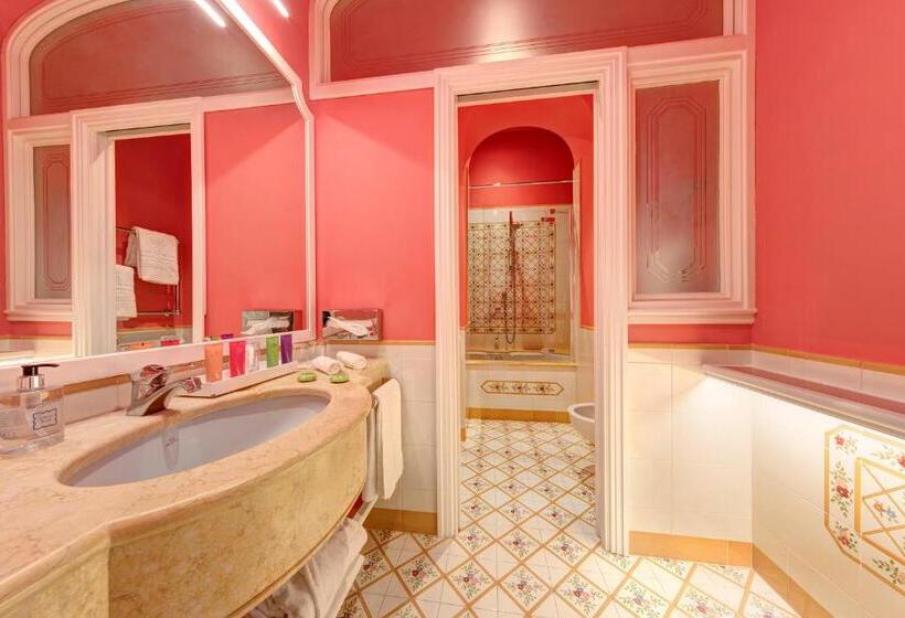 חדר קלאסי עם נוף עירוני, Grand Hotel Royal