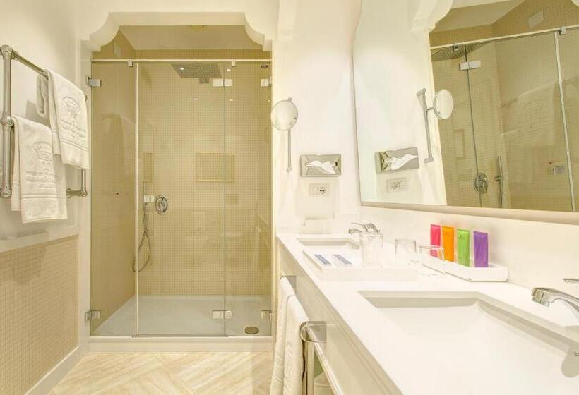 סוויטת ג'וניור סופריור, Grand Hotel Royal