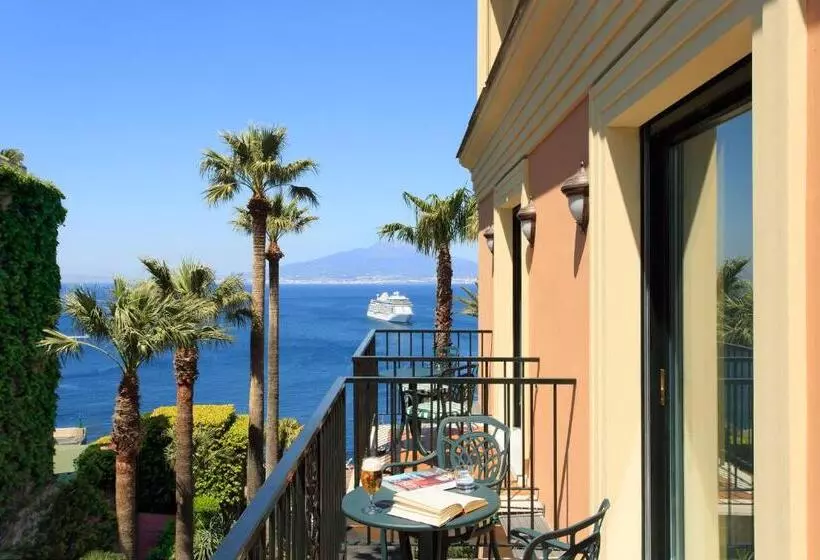 سوییت لوکس, Grand Hotel Royal