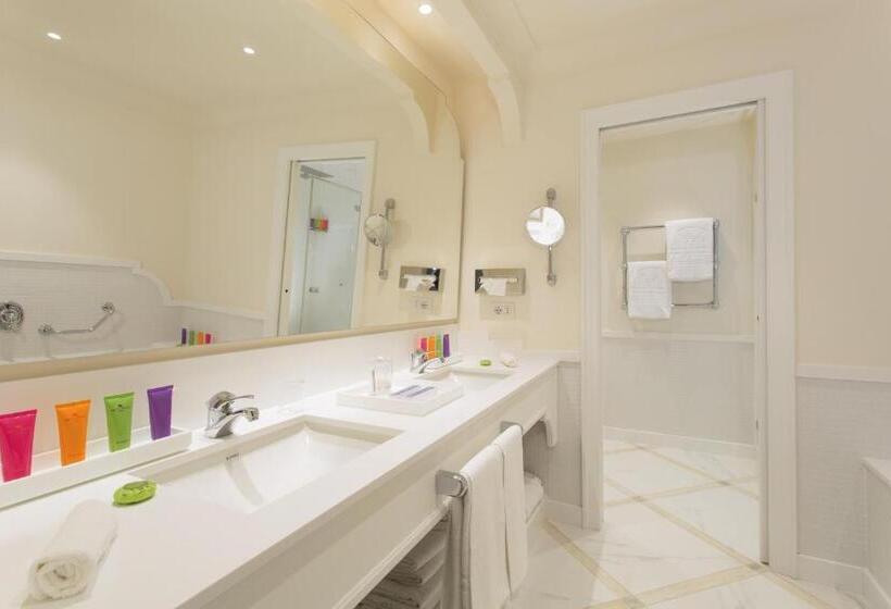 חדר דלוקס נוף לעיר, Grand Hotel Royal