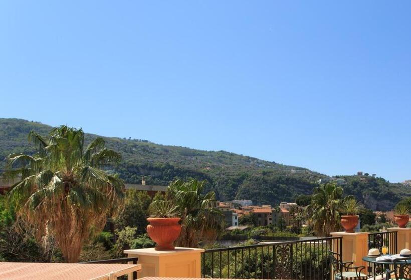 חדר דלוקס נוף לעיר, Grand Hotel Royal