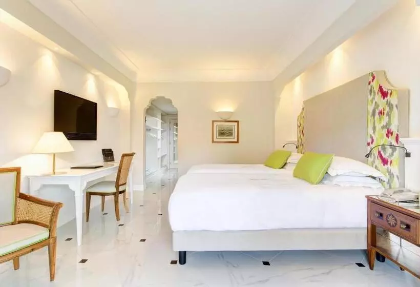 اتاق لوکس با چشم‌انداز شهر, Grand Hotel Royal