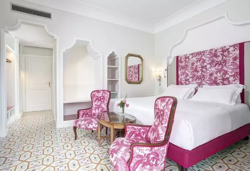 اتاق کلاسیک با چشم‌انداز شهر, Grand Hotel Royal
