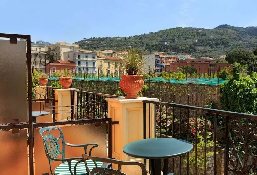 اتاق لوکس با چشم‌انداز شهر, Grand Hotel Royal