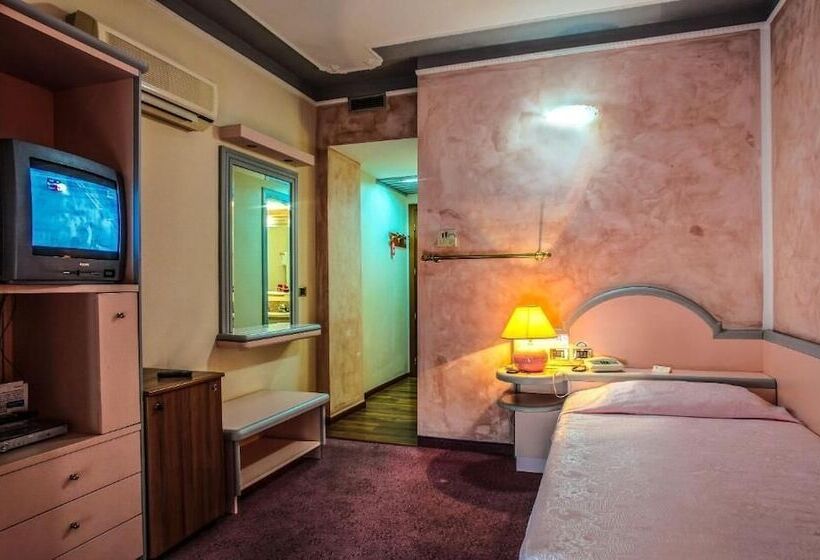 غرفة قياسية فردية, Grazia Deledda