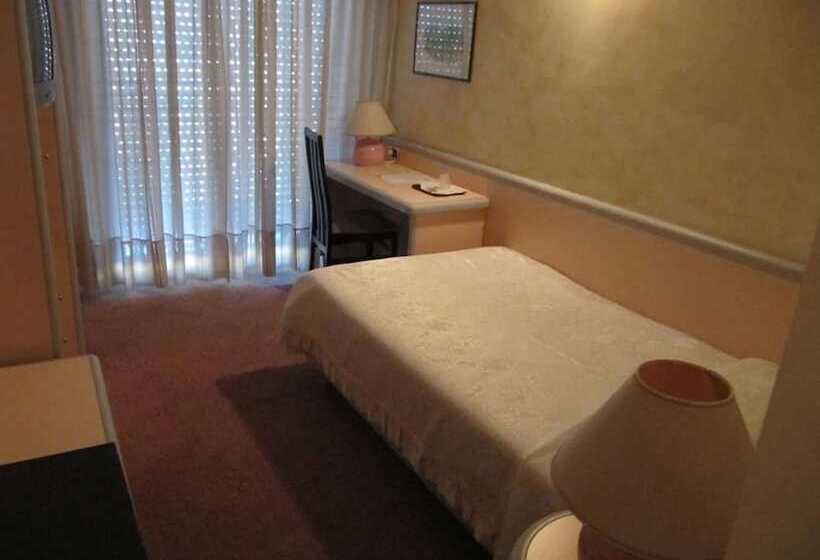 غرفة قياسية فردية, Grazia Deledda