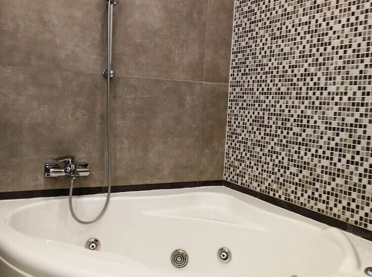 جناح, Grazia Deledda