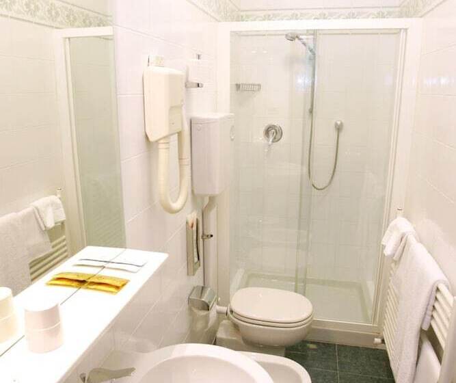 غرفة قياسية ثلاثية, Le Petit