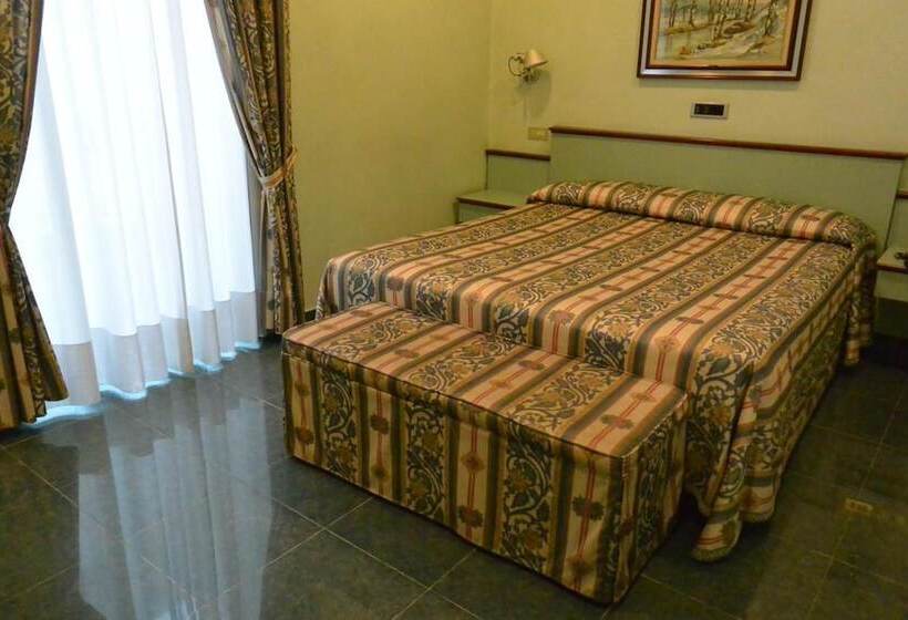 غرفة إقتصادية, Le Petit