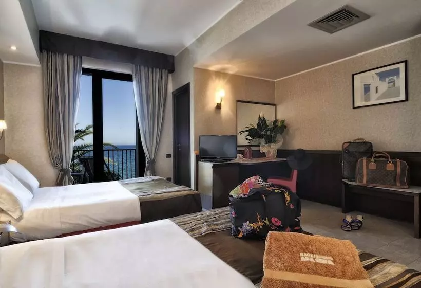Camera Tripla Standard Vista Mare, Mare