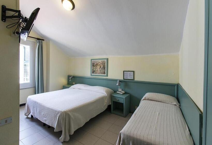 标准三人间, Marina