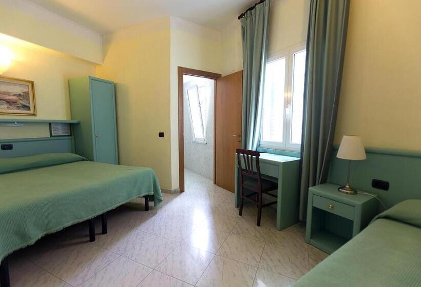 标准三人间, Marina