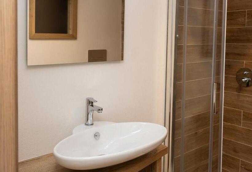 4인용 스탠다드 룸, Petit Palais