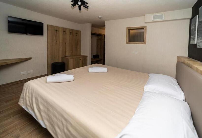 4인용 스탠다드 룸, Petit Palais