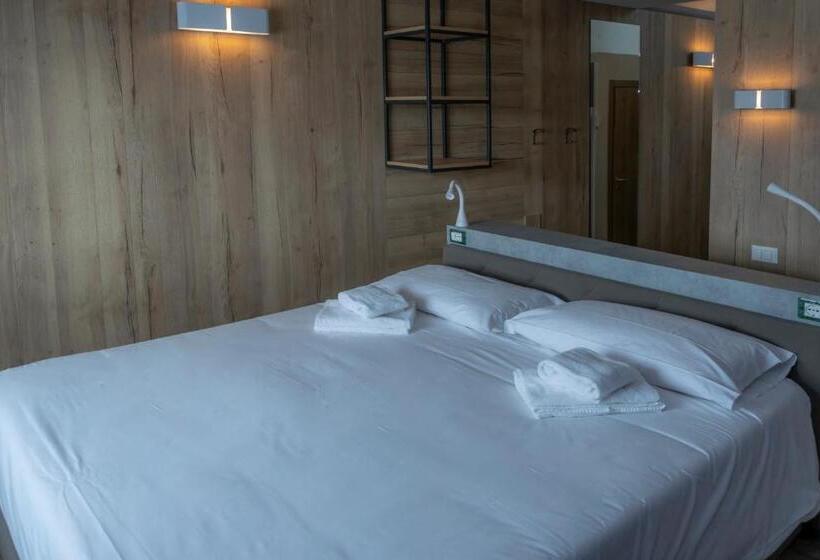 주니어 스위트, Petit Palais