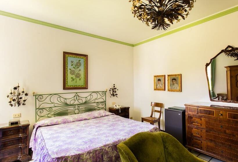 غرفة قياسية ثلاثية, Residenza D'epoca Albergo Quattro Fontane