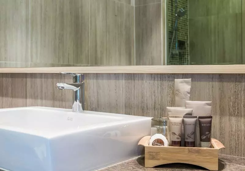 Quarto Deluxe, Savoy Homann