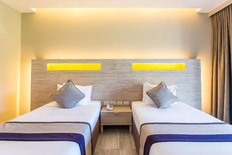 Quarto Deluxe, Savoy Homann