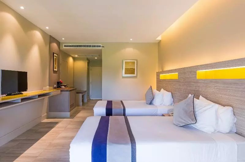 Quarto Deluxe, Savoy Homann