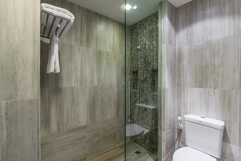 Quarto Deluxe, Savoy Homann
