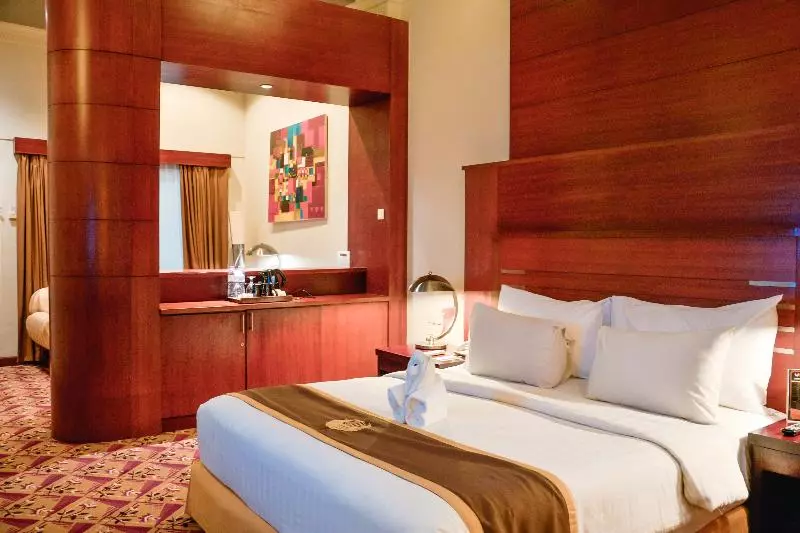 Quarto Executivo, Savoy Homann