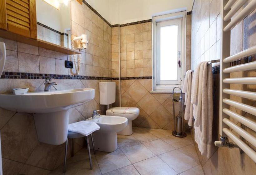 اتاق استاندارد چهار تخته, Savoy Sestriere