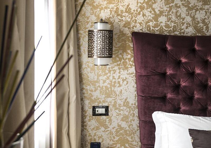 Pokój Superior, The Venice Times