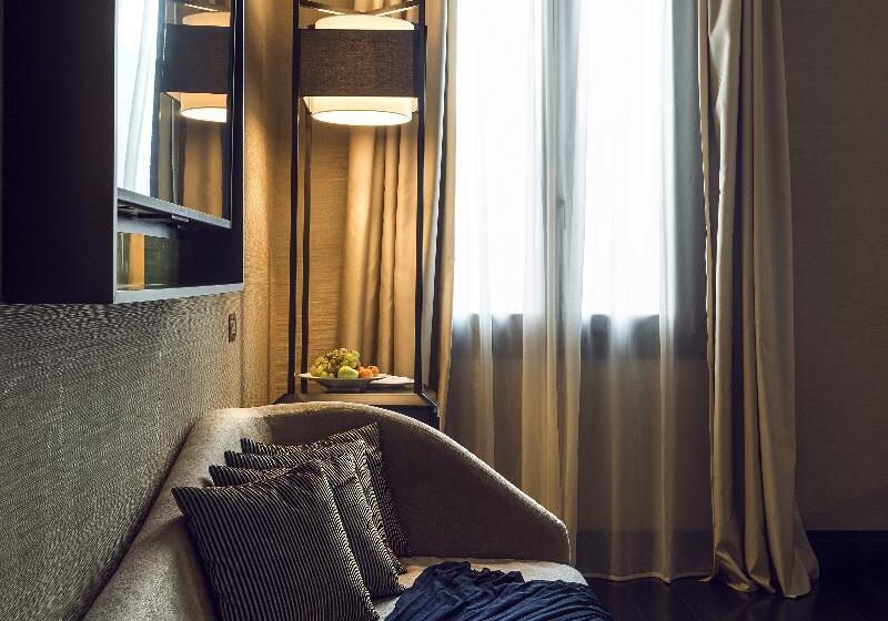 Suite, The Venice Times