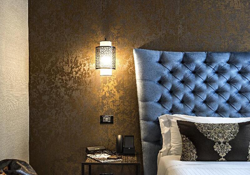 Suite, The Venice Times