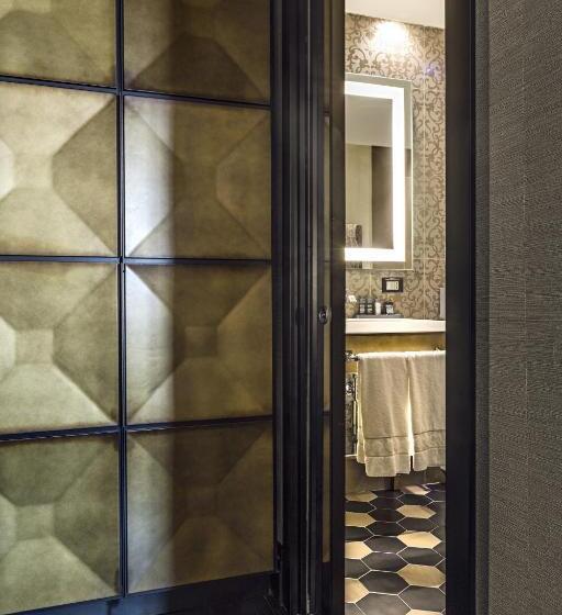 Pokój Klasyczny, The Venice Times