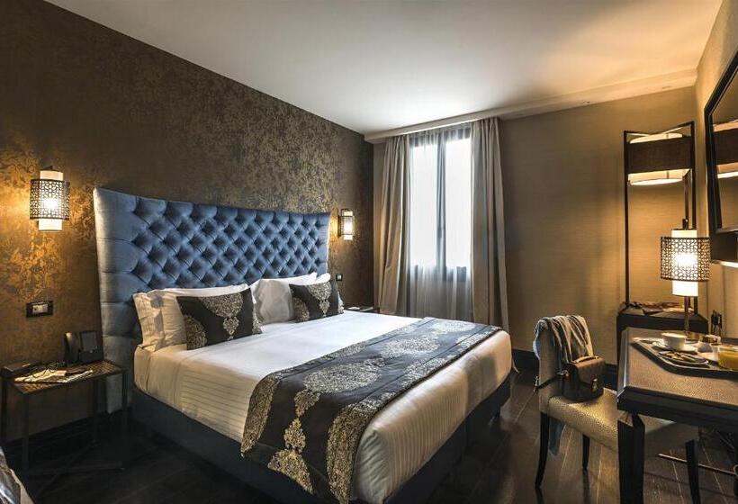 Pokój Klasyczny, The Venice Times