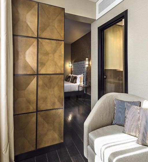 Trzyosobowy Executive, The Venice Times