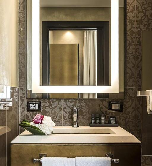 Suite, The Venice Times